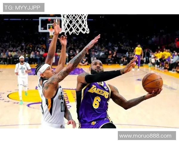 2013年湖人与猛龙激战回顾：经典对决与精彩瞬间分析