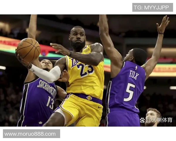 勇士与开拓者激战四月二十日谁能在季后赛争夺中占得先机 勇士与开拓者激战四月二十日谁能在季后赛争夺中占得先机